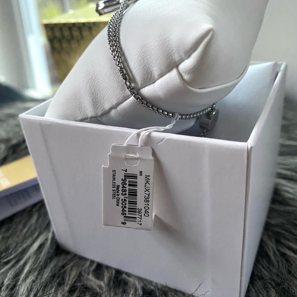 NWT authentic MK silver tone padlock bracelet - Picture 4 of 5